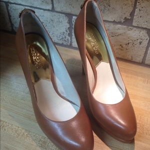 Michael Kors Tan Pump size 8