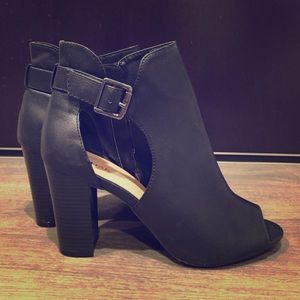 Heeled boots