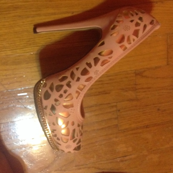 Heels - Picture 2 of 4