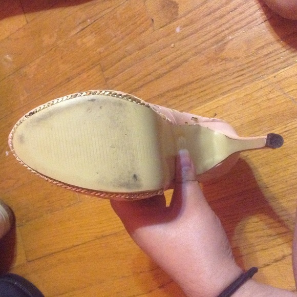 Heels - Picture 3 of 4