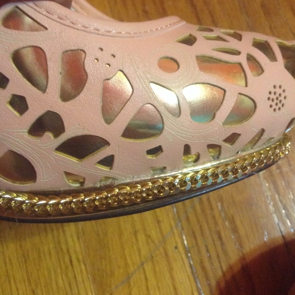 Heels - Picture 4 of 4