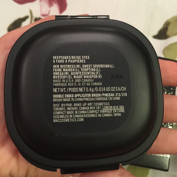 🎉HOST PICK!💝🎉MAC eyeshadow - Picture 4 of 4