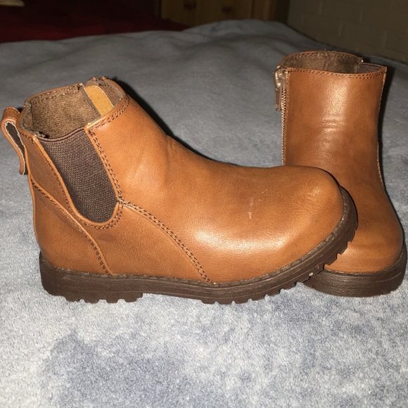 Boy boots size 8