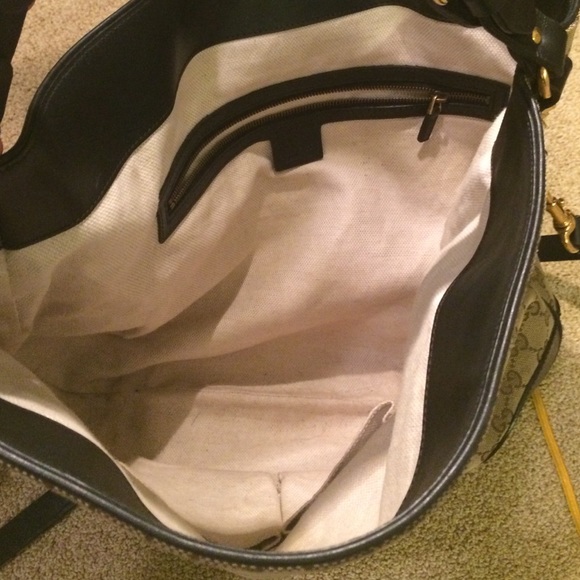 Signature Gucci adjustable Crossbody/Hobo Handbag - Picture 2 of 4