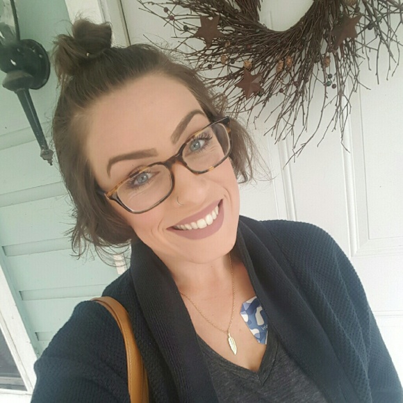 Meet your Posher, Sara - Picture 3 of 4