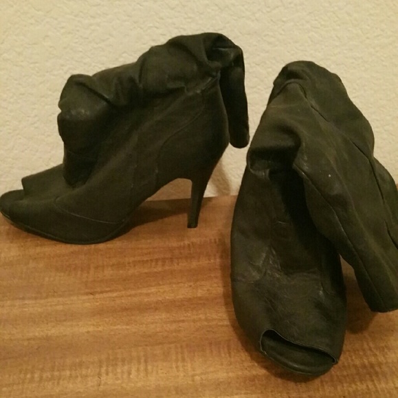 Faux black leather peek a boo boots - Picture 3 of 3