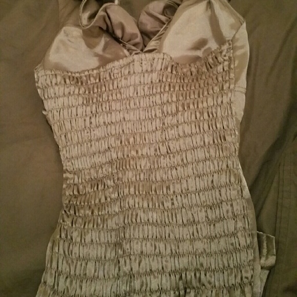 Metal grey ruffled halter - Picture 3 of 3