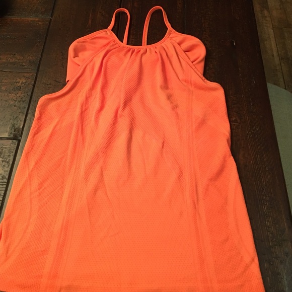 Women's size 4 NUX flow top