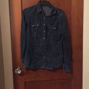 Fitted chambray shirt