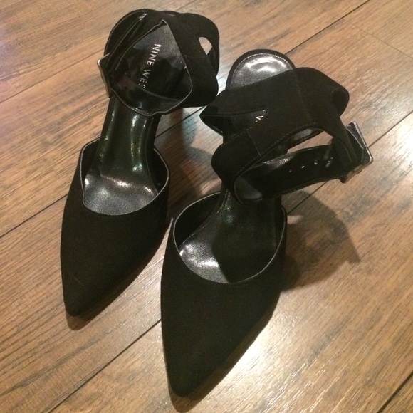 Nine West sz 6 black ankle strap pumps