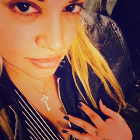 Meet your Posher, Lainy - Picture 2 of 3