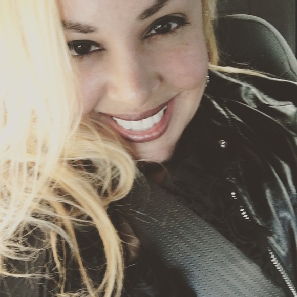 Meet your Posher, Lainy - Picture 3 of 3