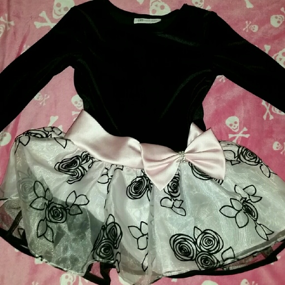 HOLIDAY DRESS