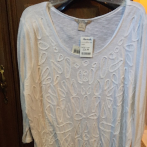 Sale! White cotton top w. embroidery long sleeves