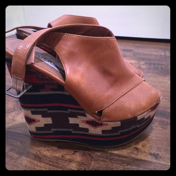 STEVE MADDEN TRIBAL PRINT PLATFORMS SIZE 6