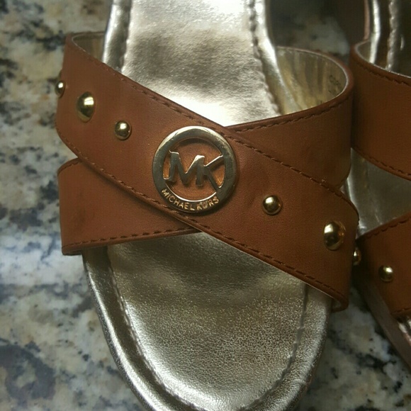 Mk wedges brownish