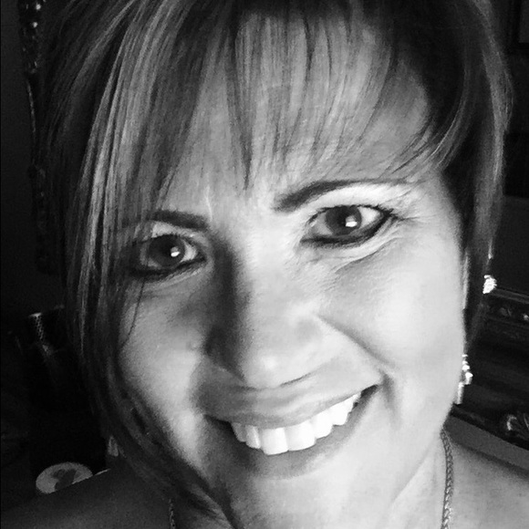 Meet your Posher, Lorie