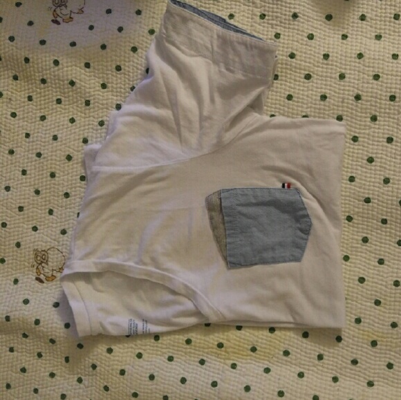 Mens V Neck Pocket Tee Size Small
