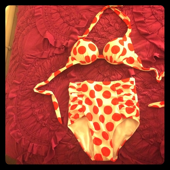Retro polkadot bikini