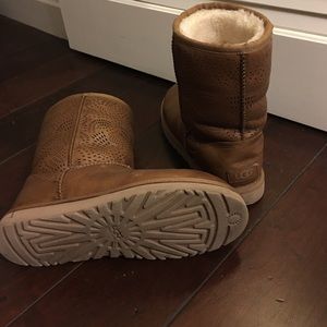 Chestnut / tan ugg boots size 8 lightly worn