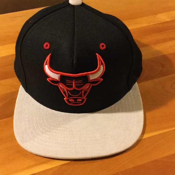 Bulls snap back ⭐️ 3 for $15 ⭐️
