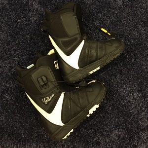 Black and white button snowboard boots