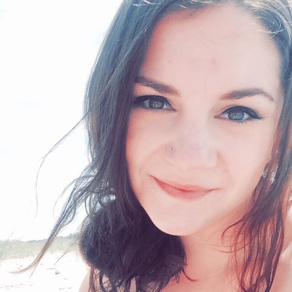 Meet your Posher, Breanna - Picture 2 of 2
