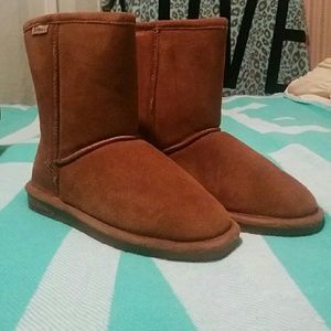 Bearpaw Emma Youth size 5 hickory boots