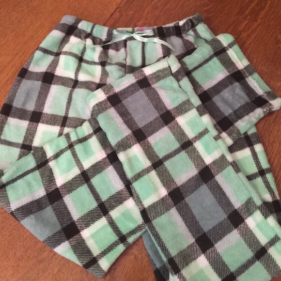 Fleece pajama bottoms size small green plaid