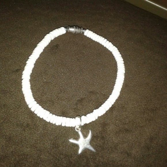 Shell Bracelet with starfish charm - Picture 1 of 4