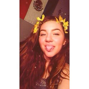 Meet your Posher, Analyssia