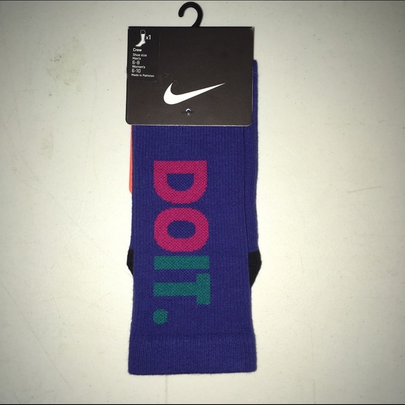 Nike Accessories - Nike Crew Socks NWT Womens 6-10 Mens 6-8
