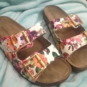 Madden Girl White Floral Buckle Sandals (SZ 7)