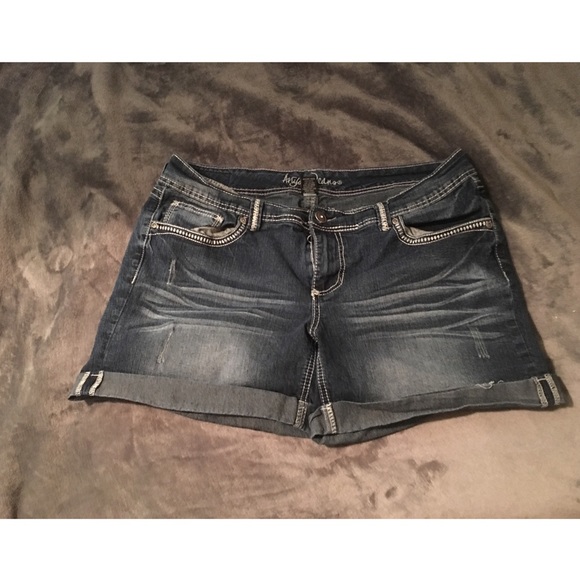 Shorts - Picture 1 of 2