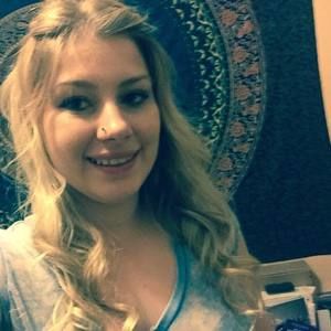 Meet your Posher, Caitlin