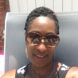 Meet your Posher, Angela