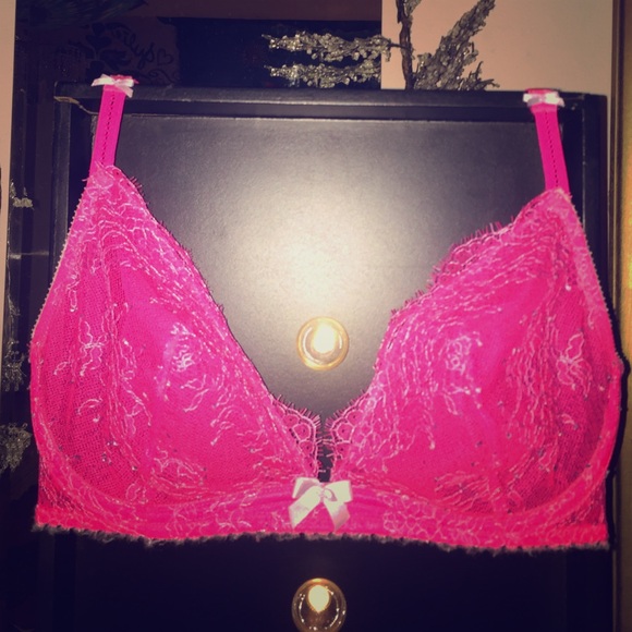 Victoria's Secret 34D hot pink lace bra