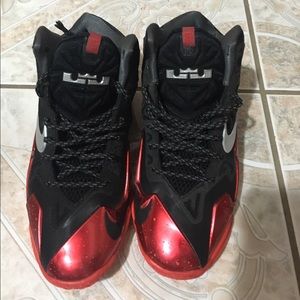 Lebron 11 Miami Heat Away Black Red Crimson Sz 6.5