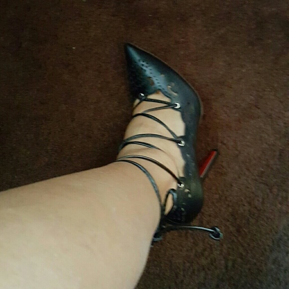 Heels      New Never used - Picture 2 of 4