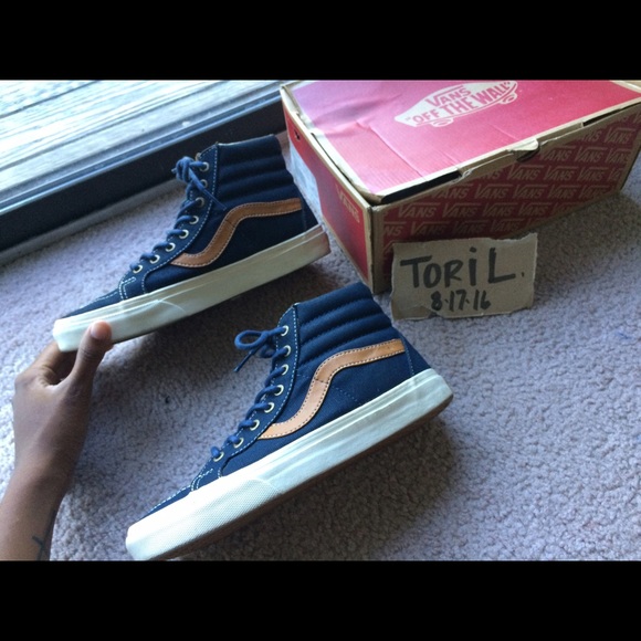 Vans - Picture 2 of 4