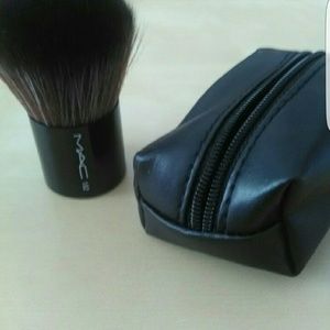 Mac name brand brand new kabuki brush with case