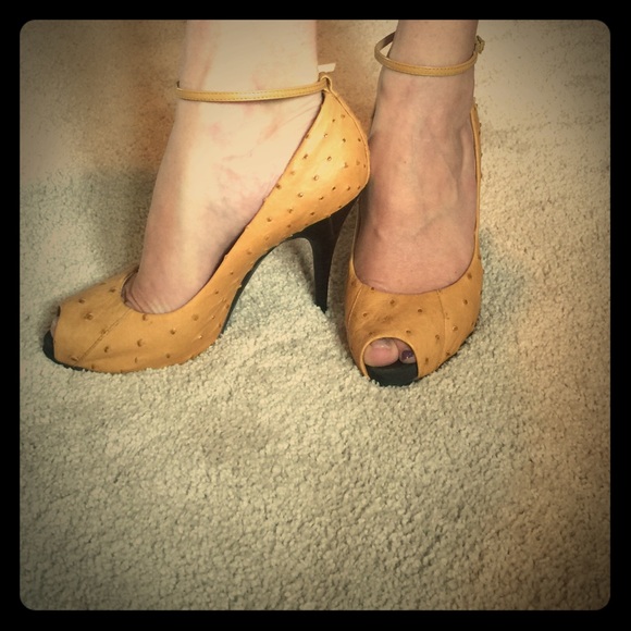 Never worn! Giuseppe Zanotti Ostrich Peep Toe Pump