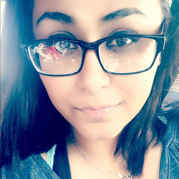 Meet your Posher, Jessica - Picture 1 of 1