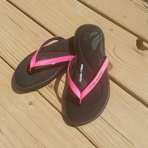 Under Armour 4D flip flops