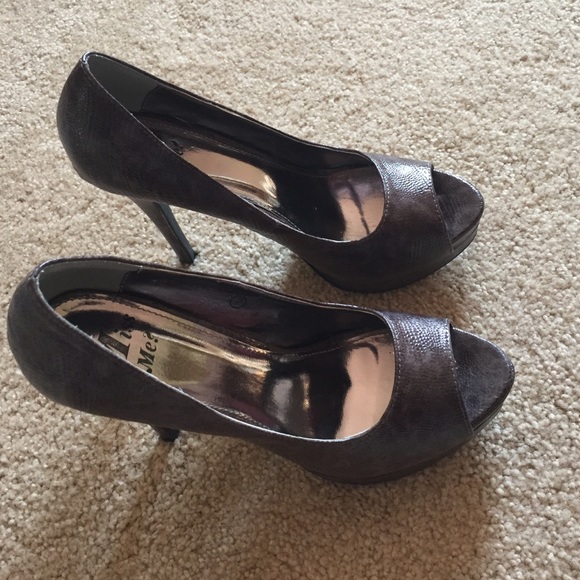 Purplish grey Platform pumps size 7