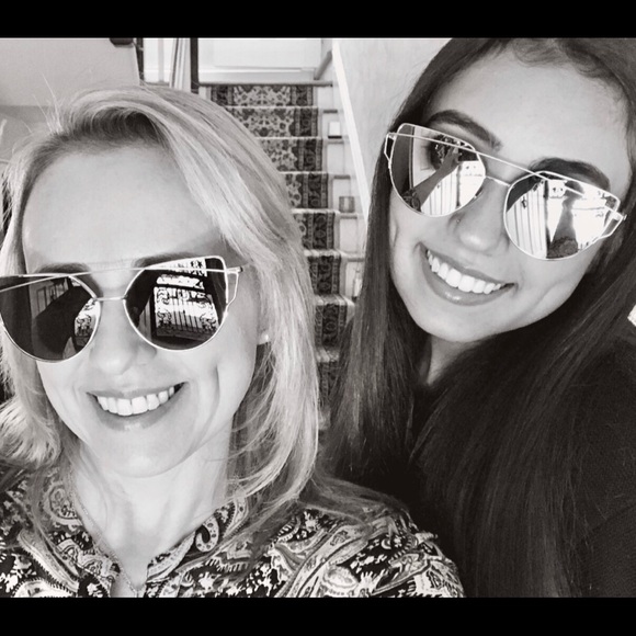 Meet your Posher, Eliane - Picture 2 of 2