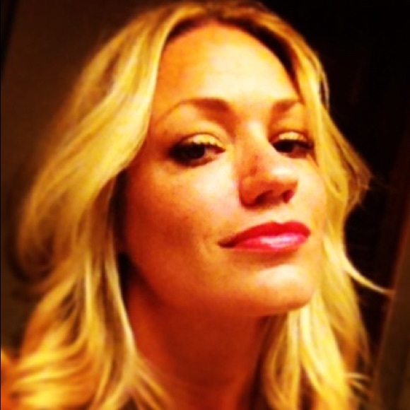 Meet your Posher, Kari - Picture 1 of 1