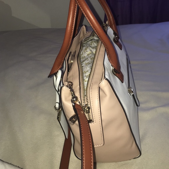 Guess - Picture 2 of 4