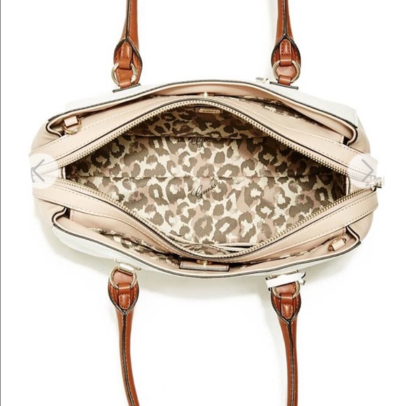 Guess - Picture 4 of 4