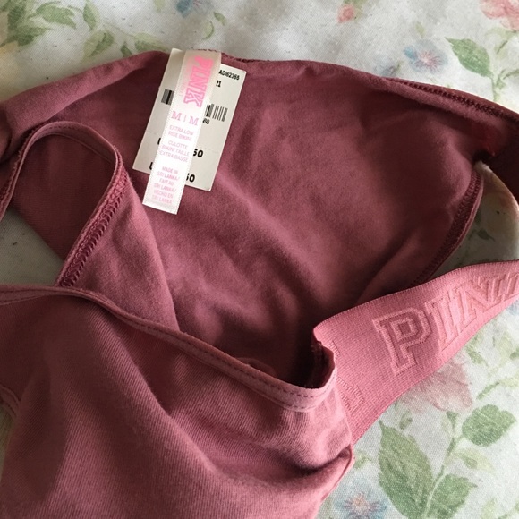 Pink brand underwear 😌 - Picture 2 of 4
